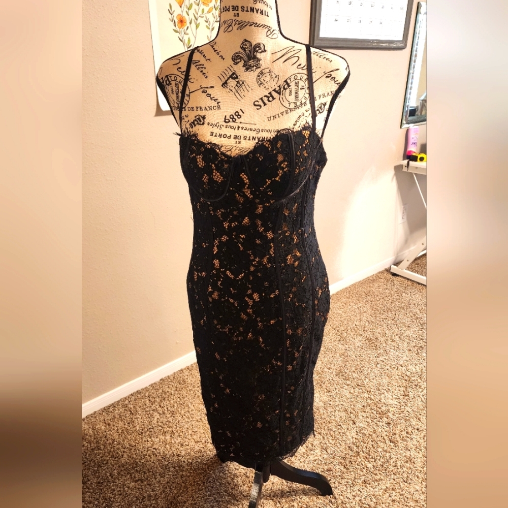 Elegant Black Lace Dress (M)